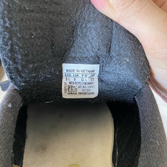 Adidas Samba Classic (US mens size 9) - Picture 6 of 9
